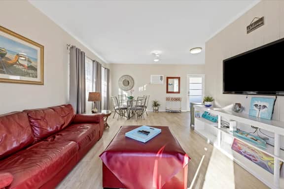 Comfy Coastal King Apt 🌟on the Hyde Park, Sarasota, Florida - Image 5